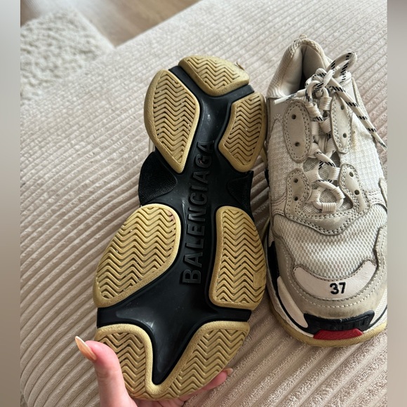 Balenciaga Triple S White and Red Trainers - Picture 6 of 6